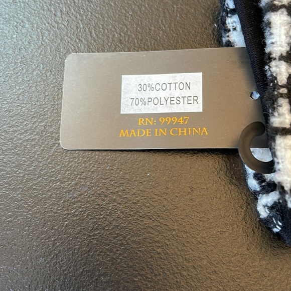 HOUNDSTOOTH BLACK AND WHITE GLOVES 🧤. ONE SIZE. - Picture 3 of 8